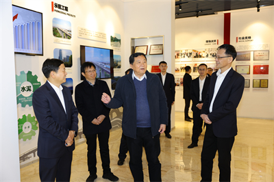 2023年2月，中國水泥協(xié)會會長高登榜來紅獅集團調(diào)研指導(dǎo)